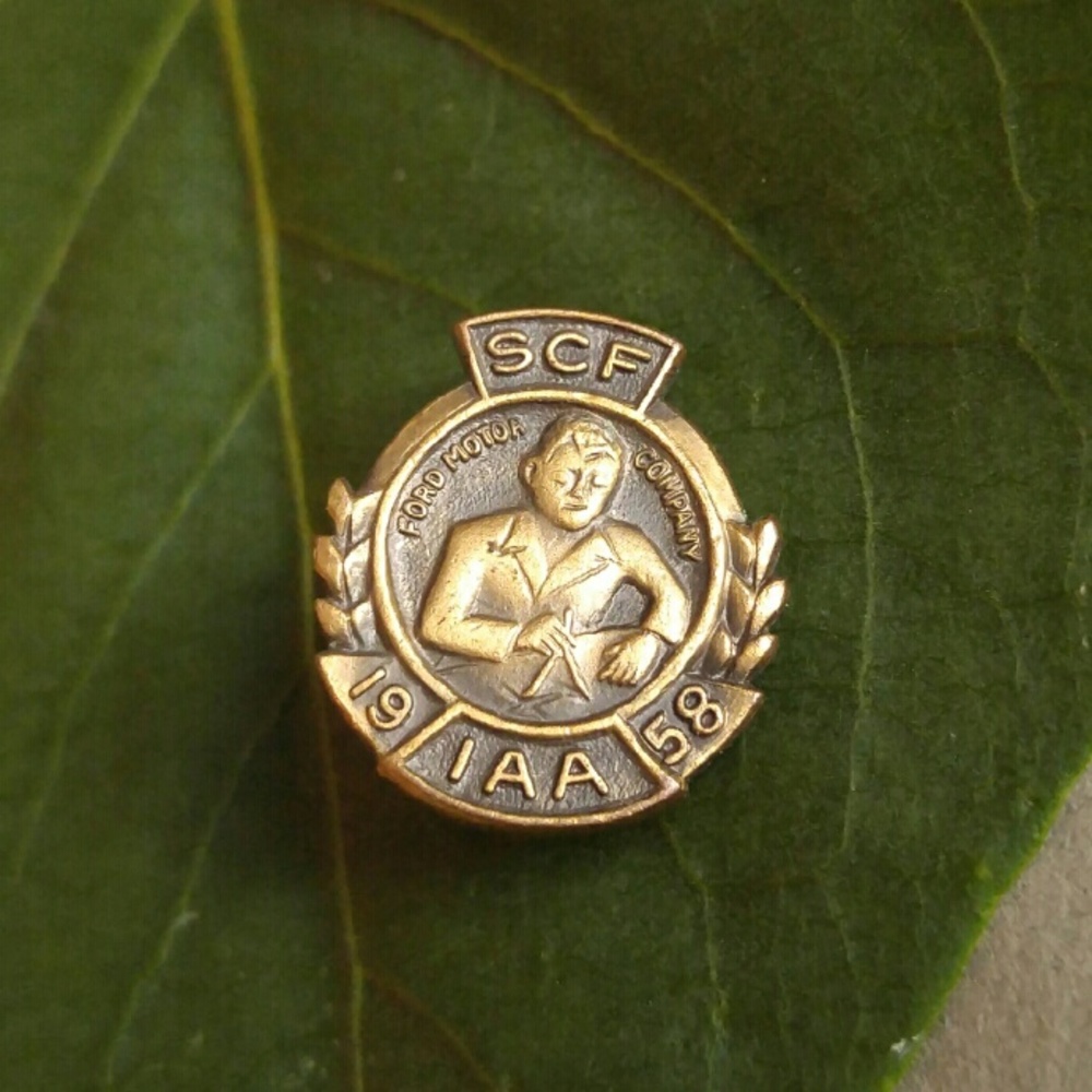 Vintage Ford Motors Company pin IAA 1958